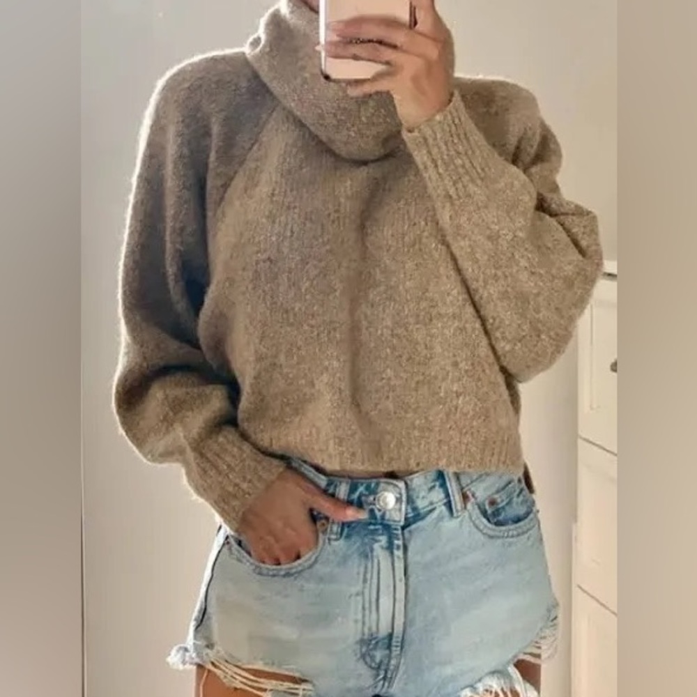 Sincerely Jules wool cropped cowl neck sweater size large